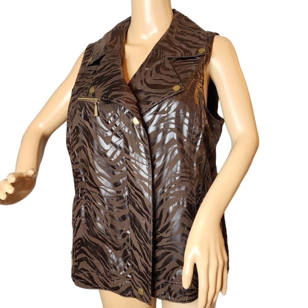 Chico's faux leather animal print zip up vest with pockets. Size 12.